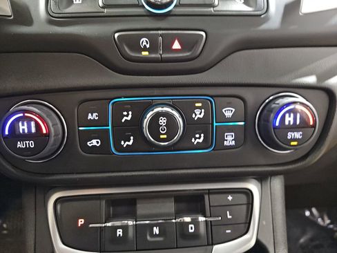 Used 2023 GMC Terrain SLE w/ Driver Convenience Package image 26