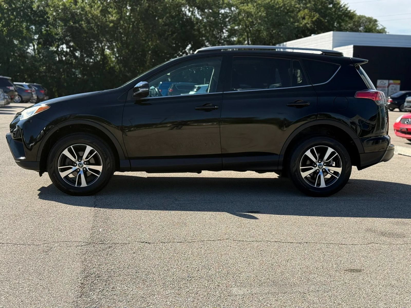Used 2018 Toyota RAV4 XLE w/ Plus Extra Value Package FWD image 4