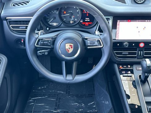Certified 2026 Porsche Macan AWD/4WD image 14