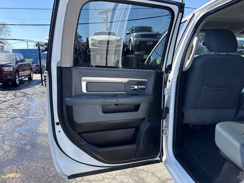 Used 2019 RAM 1500 Big Horn AWD/4WD image 14