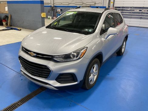 Used 2019 Chevrolet Trax LT w/ LT Convenience Package AWD/4WD image 3