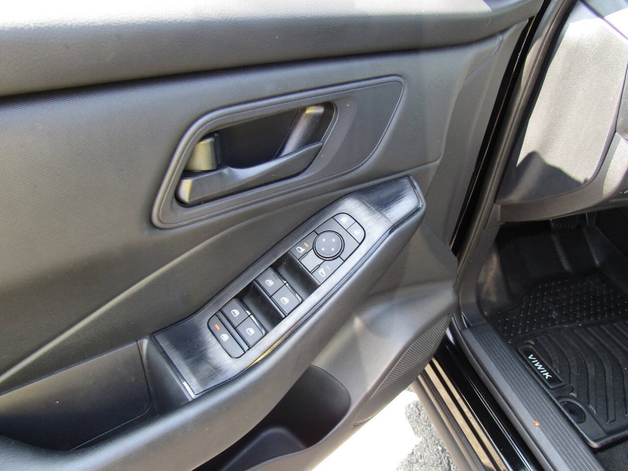 Used 2024 Nissan Rogue S AWD/4WD image 20