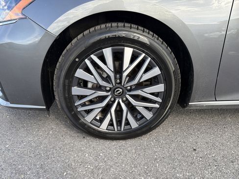 Used 2024 Nissan Altima 2.5 SV FWD image 10