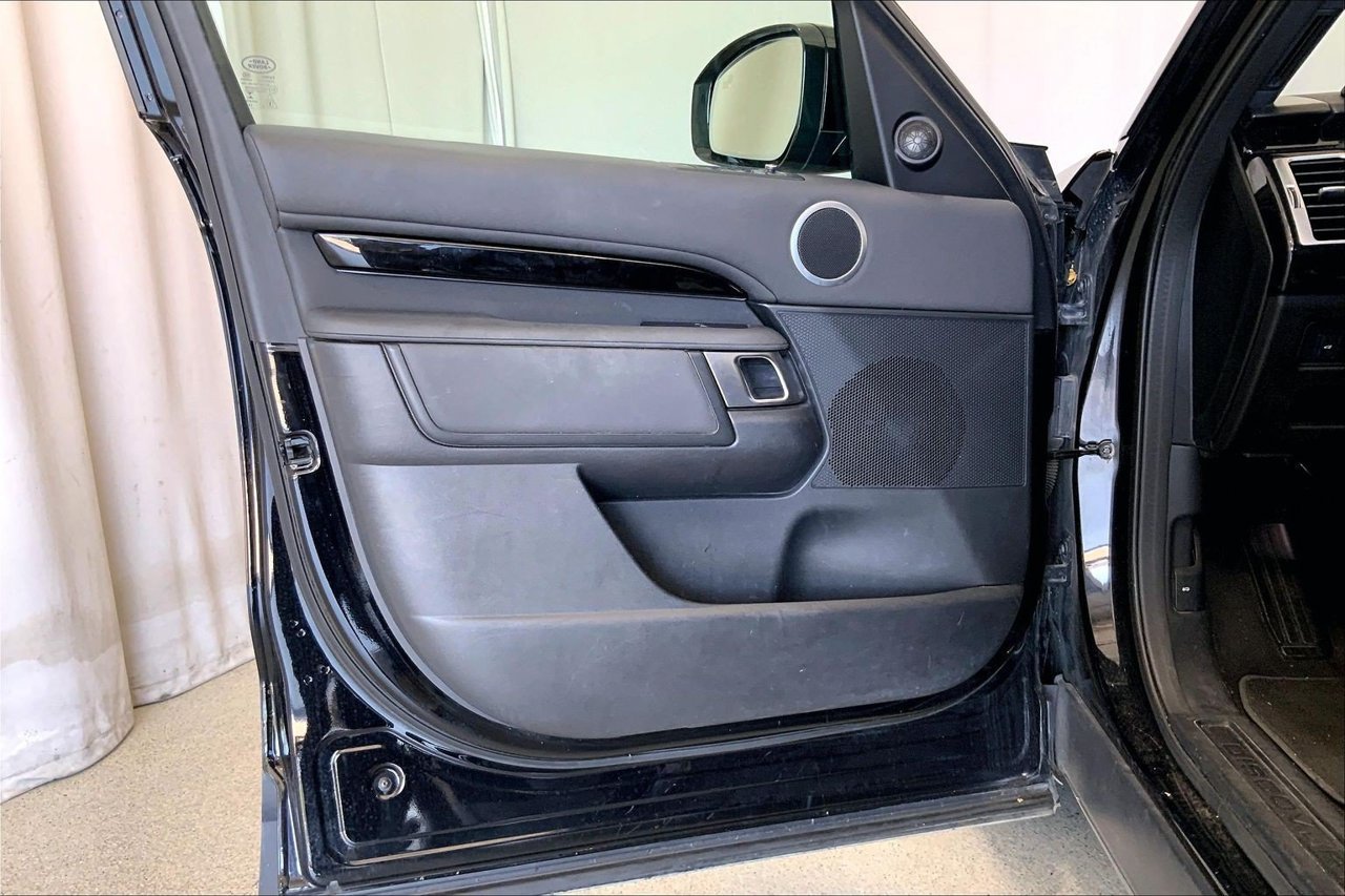 Used 2020 Land Rover Discovery SE AWD/4WD image 21