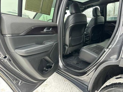 Used 2023 Jeep Grand Cherokee Altitude image 15