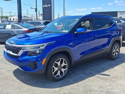 Used 2023 Kia Seltos EX image 3