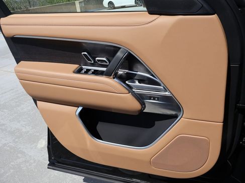 Used 2025 Land Rover Range Rover Long Wheelbase SE image 34