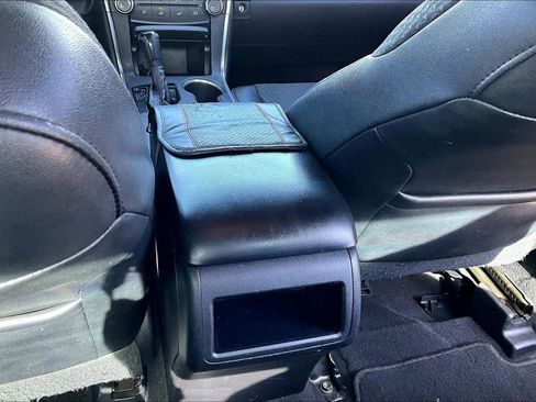 Used 2015 Toyota Camry SE FWD image 11
