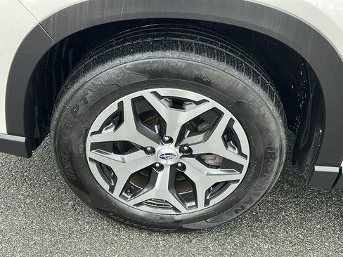 Used 2023 Subaru Forester Premium image 8