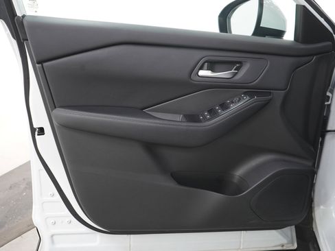 Used 2025 Nissan Rogue SV AWD/4WD image 20