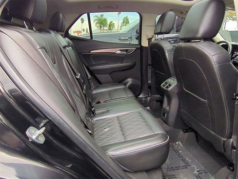 Used 2022 Buick Envision Avenir w/ Technology Package II image 30