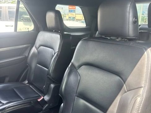 Used 2019 Ford Explorer XLT w/ Equipment Group 202A FWD image 19