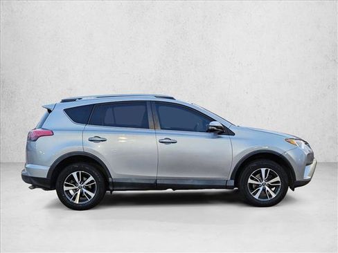 Used 2018 Toyota RAV4 XLE image 4