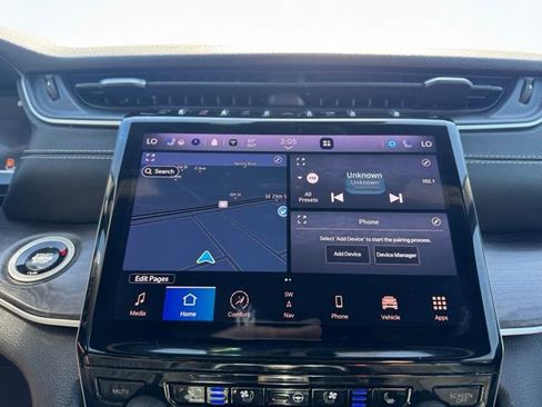 Used 2024 Jeep Grand Cherokee L Limited w/ Luxury Tech Group II image 18