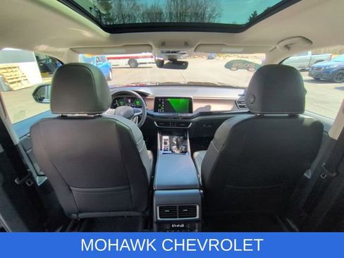 Used 2025 Volkswagen Atlas SEL image 22