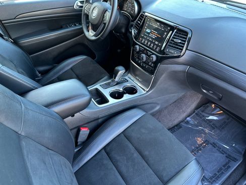Used 2019 Jeep Grand Cherokee Altitude AWD/4WD image 16