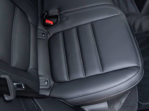 Certified 2026 Porsche Macan S AWD/4WD image 40