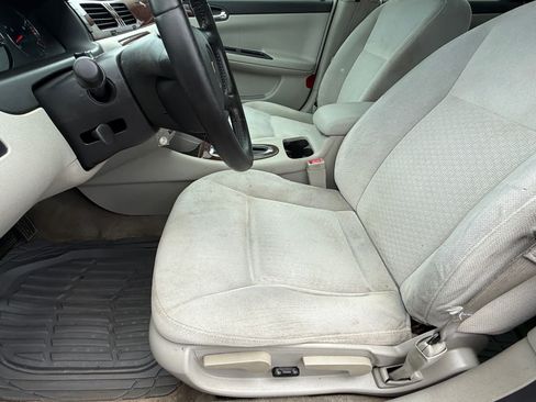 Used 2011 Chevrolet Impala LT FWD image 13