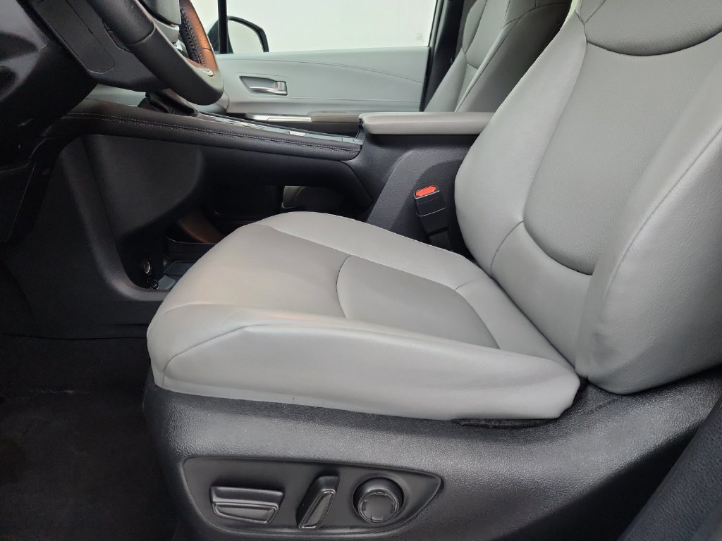 Used 2025 Toyota Sienna XLE FWD image 22
