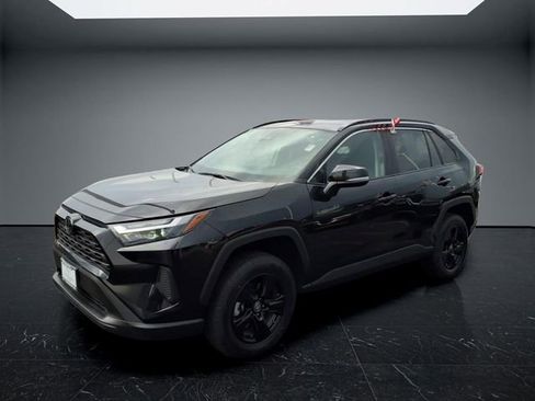 Used 2024 Toyota RAV4 XLE FWD image 7