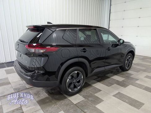 Used 2025 Nissan Rogue SV image 4