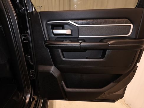 Used 2022 RAM 2500 Big Horn w/ Level C Equiment Group AWD/4WD image 16