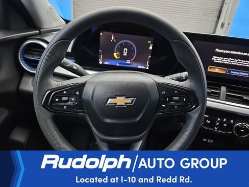 Used 2025 Chevrolet Trax LT FWD image 18