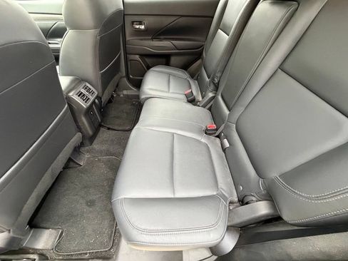 Used 2019 Mitsubishi Outlander AWD image 12