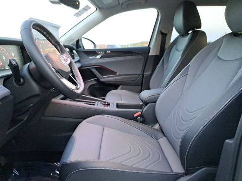 New 2026 Volkswagen Tiguan SE FWD image 15