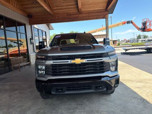 Used 2024 Chevrolet Silverado 2500 Custom w/ Custom Value Package AWD/4WD image 23