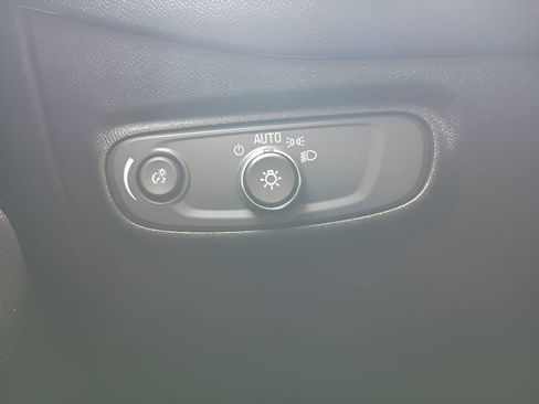 Used 2020 Chevrolet Equinox LS FWD image 22