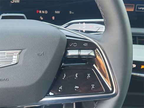New 2025 Cadillac Optiq Luxury 1 image 15