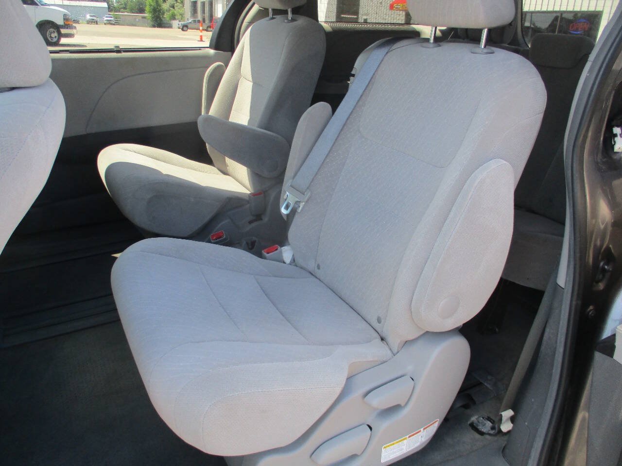 Used 2017 Toyota Sienna LE FWD image 18