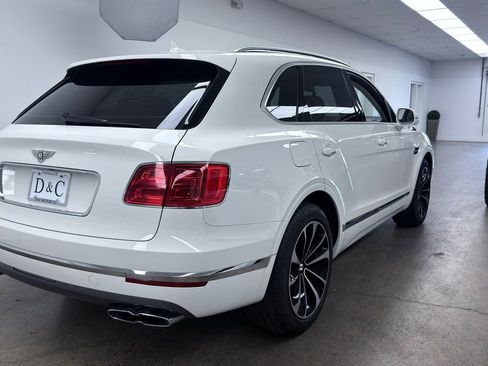 Used 2020 Bentley Bentayga image 2
