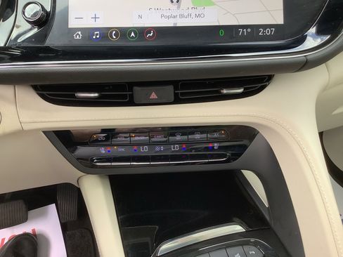 Used 2023 Buick Envision Avenir AWD/4WD image 19