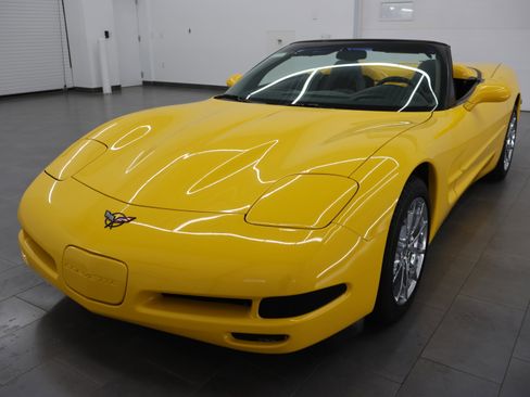 Used 2000 Chevrolet Corvette Convertible w/ Memory Pkg RWD image 30