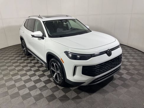 New 2026 Volkswagen Tiguan SE AWD/4WD image 1