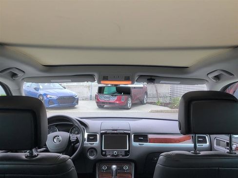 Used 2014 Volkswagen Touareg TDI image 12