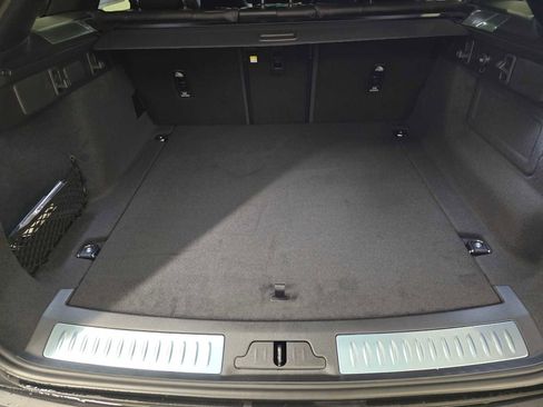 New 2026 Land Rover Range Rover Velar Dynamic SE image 13