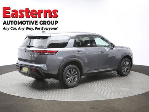 Used 2024 Nissan Pathfinder S image 41