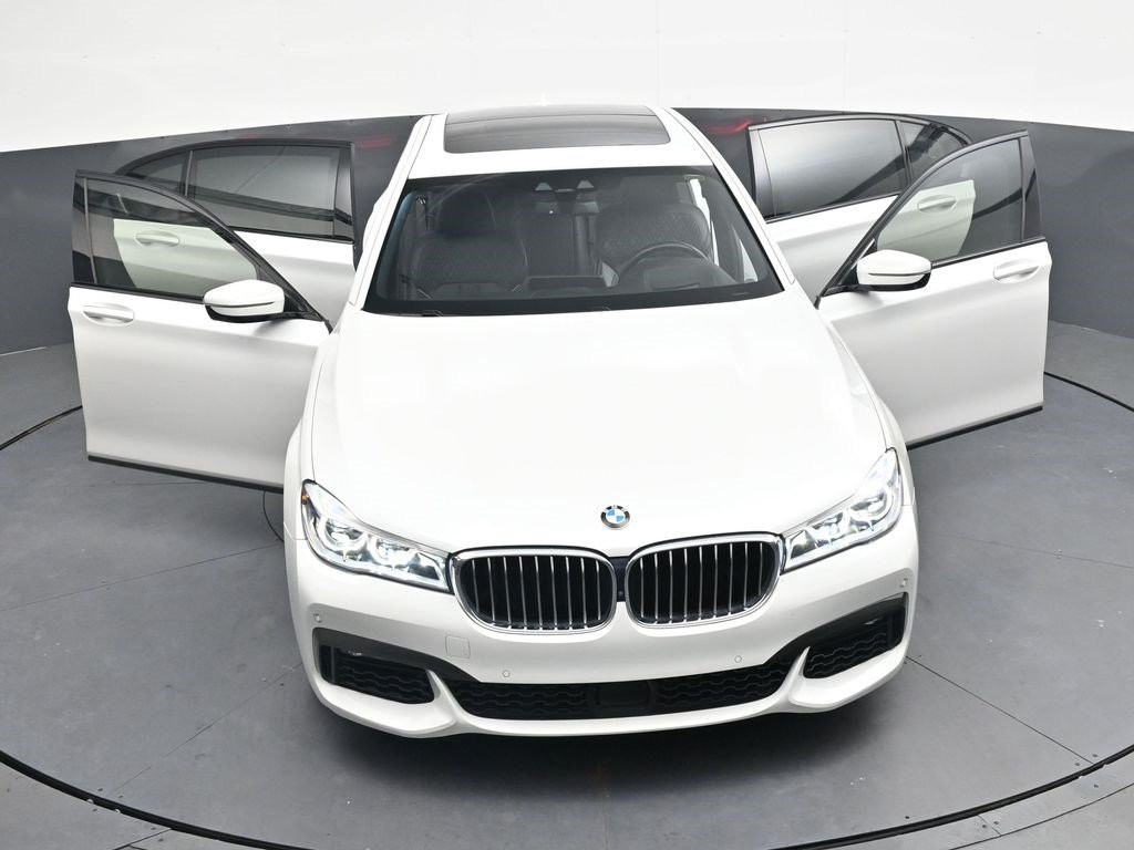 Used 2019 BMW 750i xDrive w/ Executive Package AWD/4WD image 39
