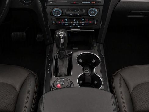 Used 2019 Ford Explorer XLT w/ Equipment Group 202A AWD/4WD image 22