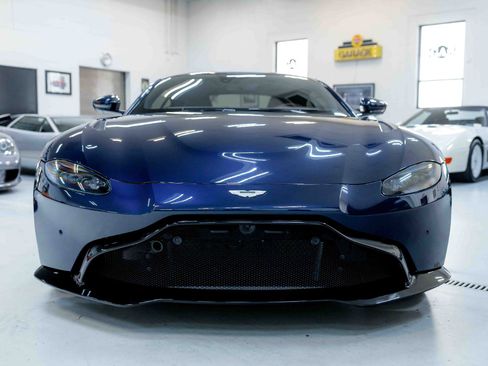 Used 2020 Aston Martin V8 Vantage Coupe image 4