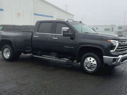 Used 2024 Chevrolet Silverado 3500 LTZ w/ LTZ Convenience Package image 2