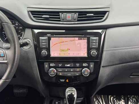 Used 2019 Nissan Rogue SL w/ Premium Package FWD image 23