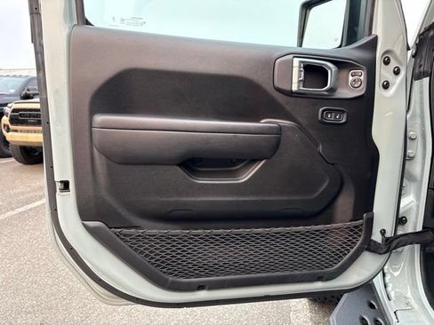 Used 2023 Jeep Wrangler Rubicon AWD/4WD image 22