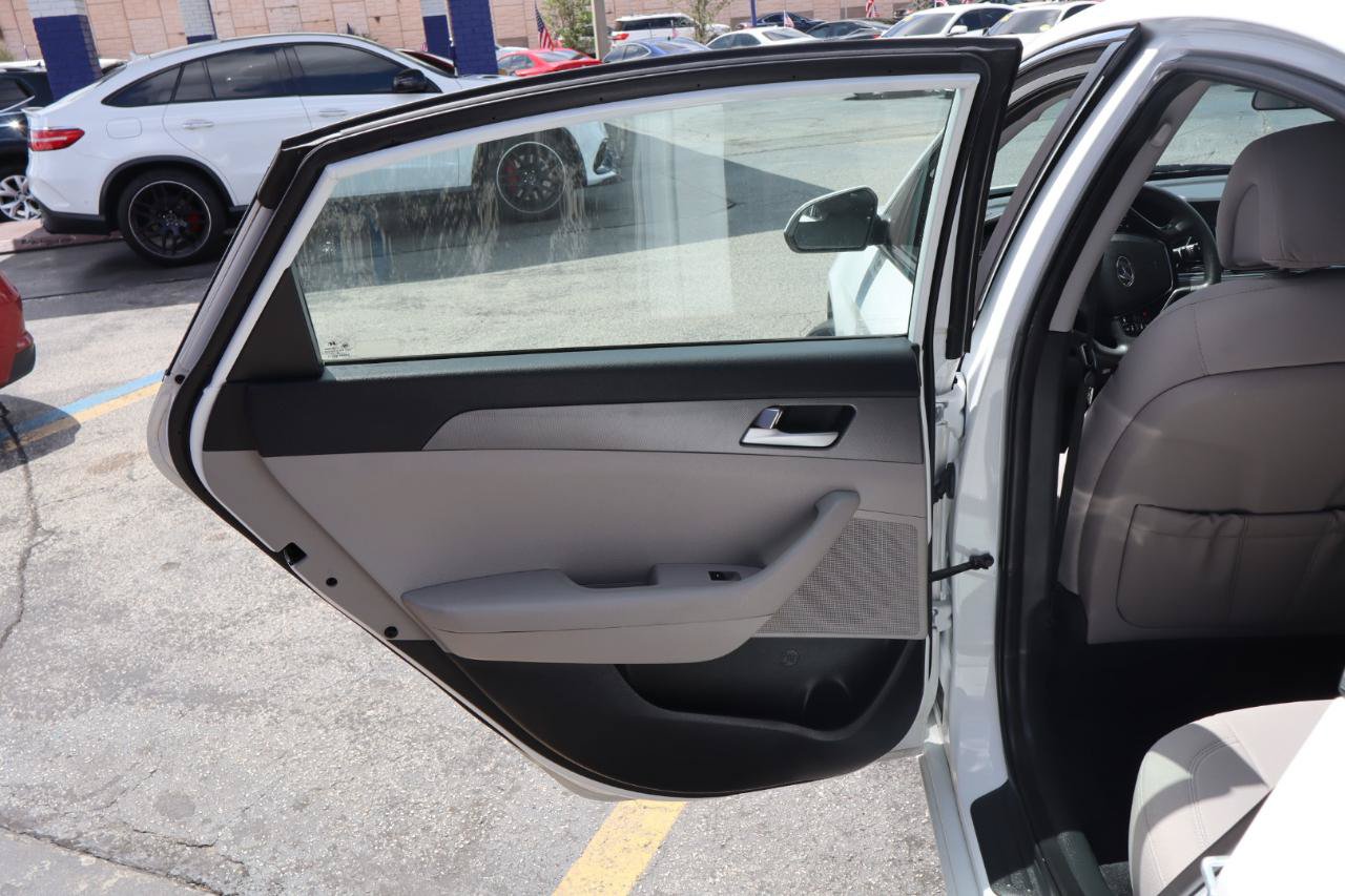 Used 2016 Hyundai Sonata SE FWD image 14