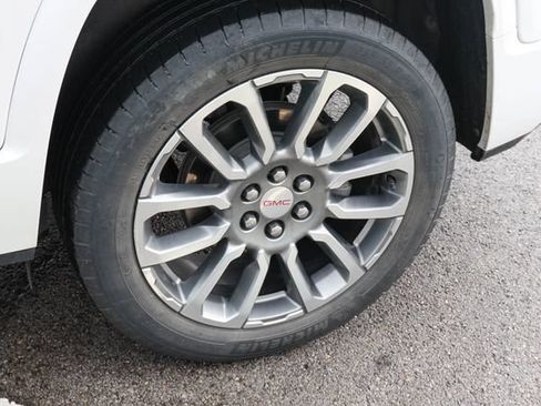 Used 2023 GMC Acadia Denali w/ Denali Technology Package FWD image 7