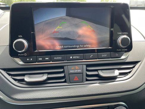 Used 2024 Nissan Altima 2.5 S FWD image 11