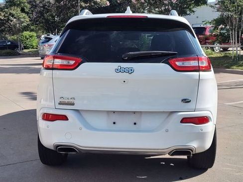 Used 2017 Jeep Cherokee Overland w/ Technology Group AWD/4WD image 4